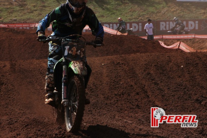Thales Vilardi leva a melhor na 1ª bateria da MX2