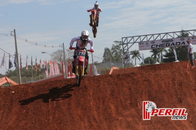 Thales Vilardi leva a melhor na 1ª bateria da MX2
