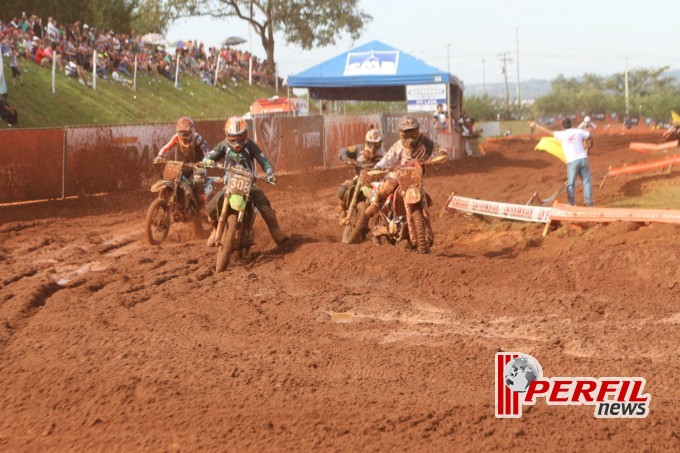 Thales Vilardi leva a melhor na 1ª bateria da MX2