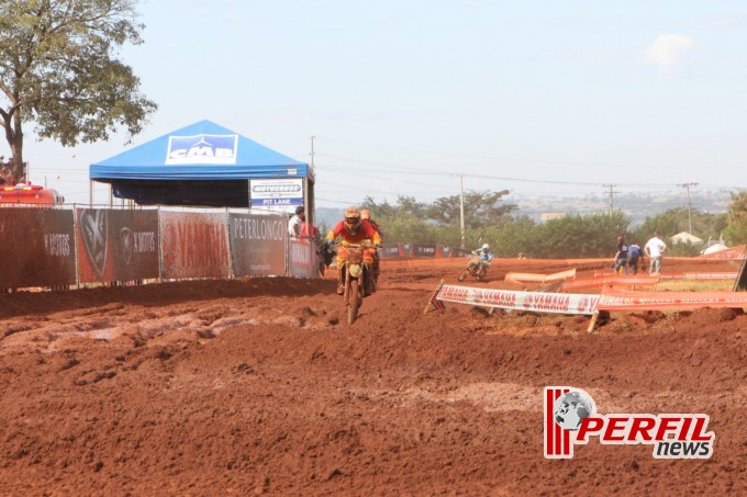 Thales Vilardi leva a melhor na 1ª bateria da MX2