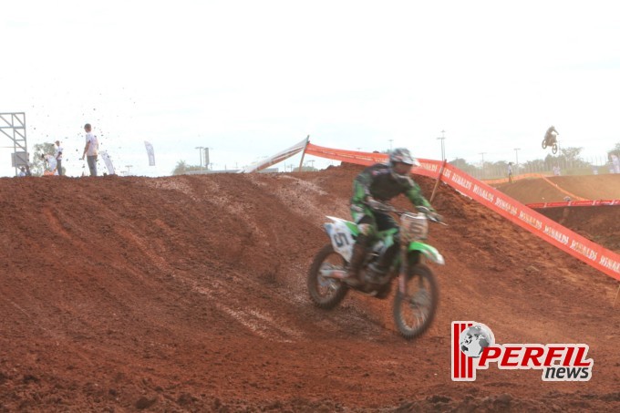 Adam Chatfield vence a 2ª bateria e é campeão da MX1