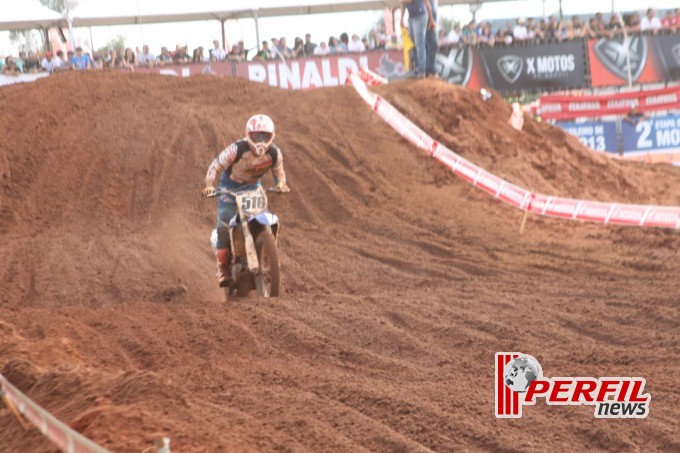 Adam Chatfield vence a 2ª bateria e é campeão da MX1