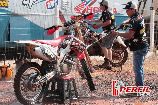 Stands e equipes lotaram o Arena Mix no BR de Motocross