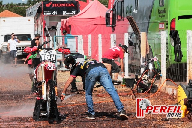 Stands e equipes lotaram o Arena Mix no BR de Motocross