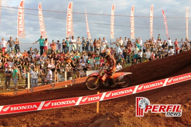 Cerca de 15 mil pessoas prestigiaram BR de Motocross em Três Lagoas Cerca de 15 mil pessoas prestigiaram BR de Motocross em Três Lagoas