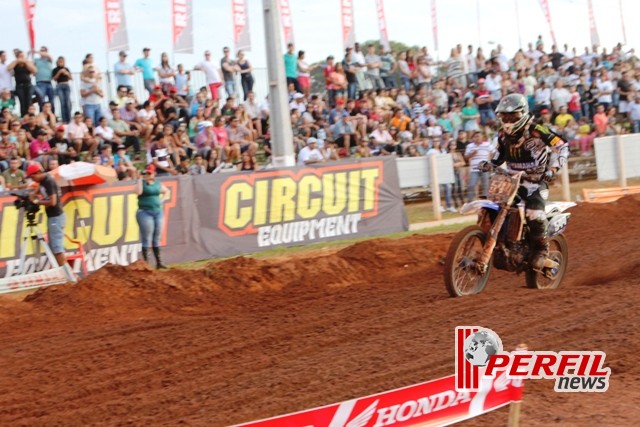 Cerca de 15 mil pessoas prestigiaram BR de Motocross em Três Lagoas Cerca de 15 mil pessoas prestigiaram BR de Motocross em Três Lagoas