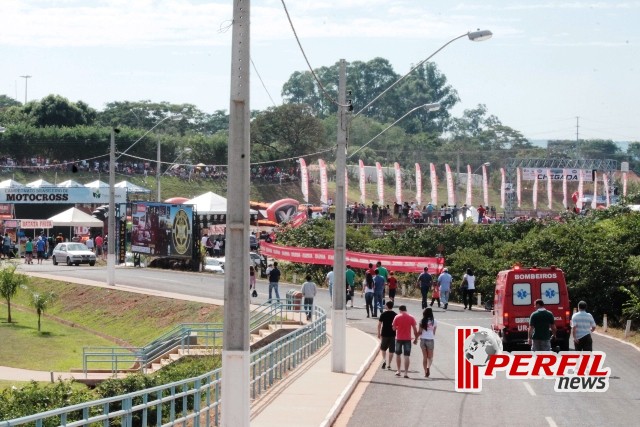 Cerca de 15 mil pessoas prestigiaram BR de Motocross em Três Lagoas Cerca de 15 mil pessoas prestigiaram BR de Motocross em Três Lagoas