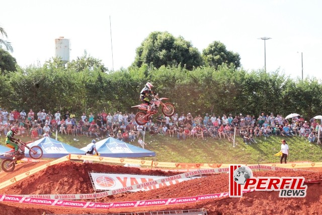 Cerca de 15 mil pessoas prestigiaram BR de Motocross em Três Lagoas Cerca de 15 mil pessoas prestigiaram BR de Motocross em Três Lagoas