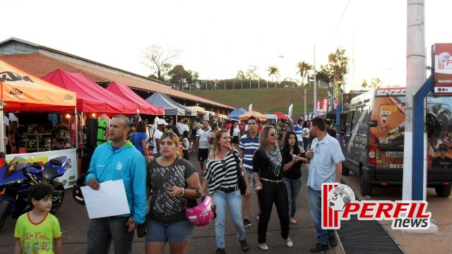 Cerca de 15 mil pessoas prestigiaram BR de Motocross em Três Lagoas Cerca de 15 mil pessoas prestigiaram BR de Motocross em Três Lagoas