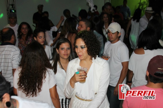 Festa de Flávia Guedes vira a madrugada Festa de Flávia Guedes vira a madrugada