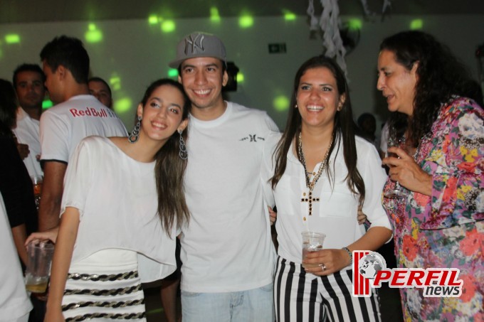 Festa de Flávia Guedes vira a madrugada Festa de Flávia Guedes vira a madrugada