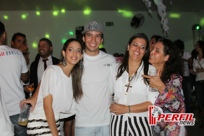 Festa de Flávia Guedes vira a madrugada Festa de Flávia Guedes vira a madrugada