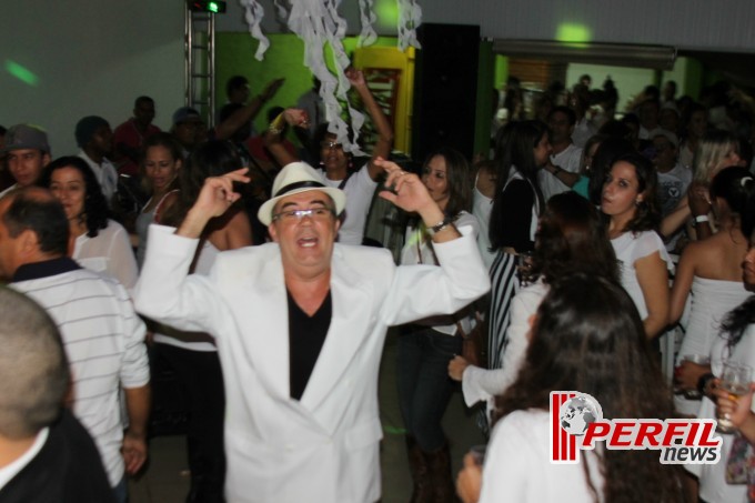 Festa de Flávia Guedes vira a madrugada Festa de Flávia Guedes vira a madrugada