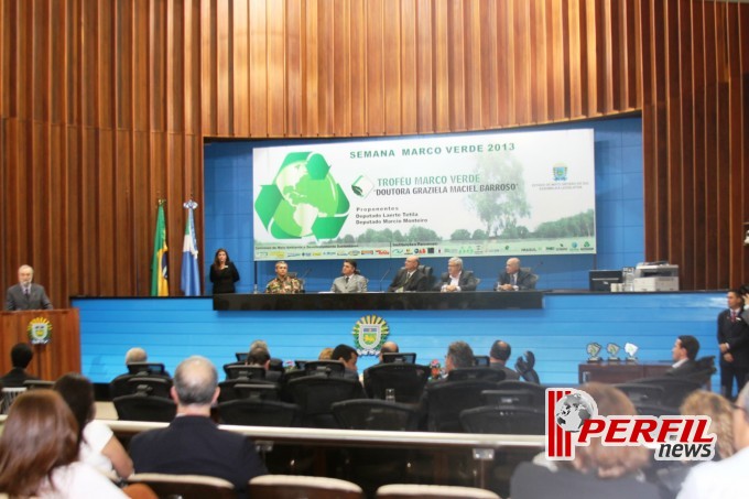 Fibria e Metalfrio recebem troféu Marco Verde