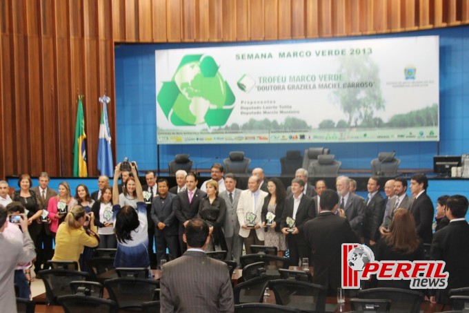 Fibria e Metalfrio recebem troféu Marco Verde