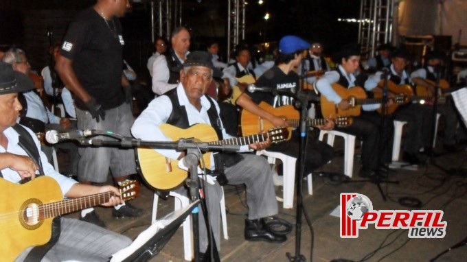 Público prestigia primeira noite da Expotrês Público prestigia primeira noite da Expotrês