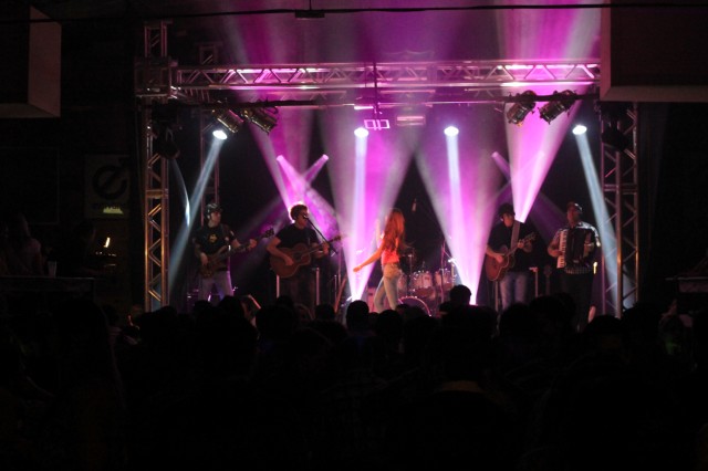 Viracopos Botequim grande show com Amannda