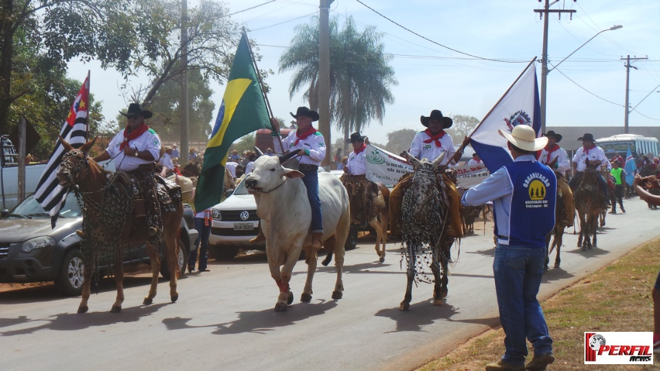 Cavalgada da Associação Cultural Sertaneja atrai 22 comitivas para Três Lagoas