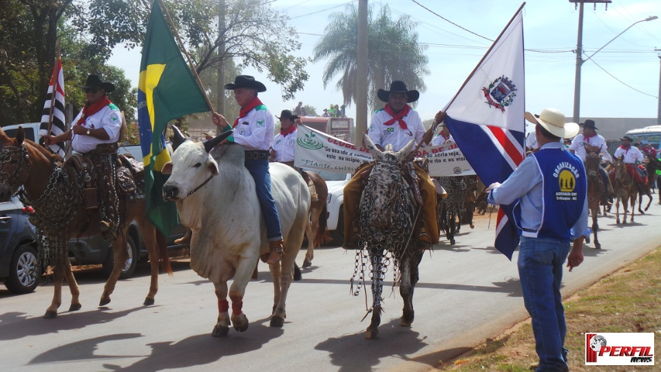 Cavalgada da Associação Cultural Sertaneja atrai 22 comitivas para Três Lagoas