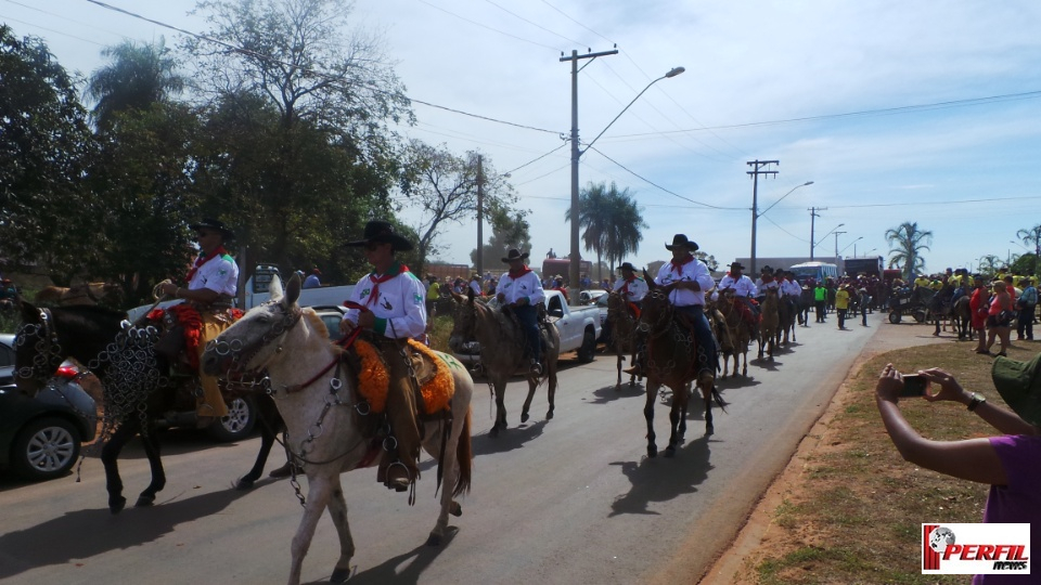 Cavalgada da Associação Cultural Sertaneja atrai 22 comitivas para Três Lagoas