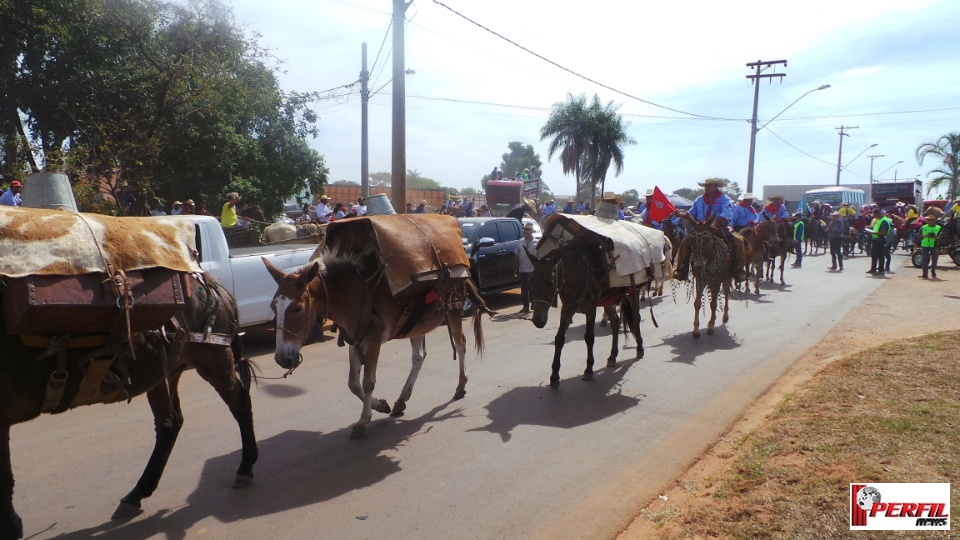 Cavalgada da Associação Cultural Sertaneja atrai 22 comitivas para Três Lagoas