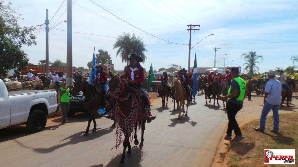 Cavalgada da Associação Cultural Sertaneja atrai 22 comitivas para Três Lagoas