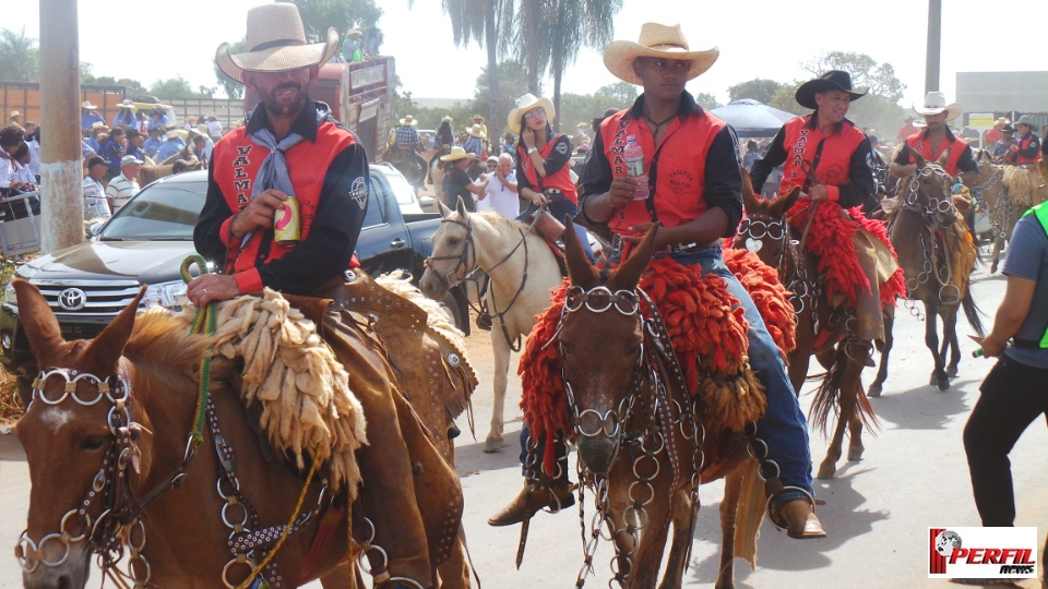 Cavalgada da Associação Cultural Sertaneja atrai 22 comitivas para Três Lagoas