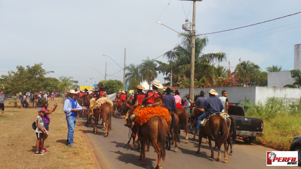 Cavalgada da Associação Cultural Sertaneja atrai 22 comitivas para Três Lagoas