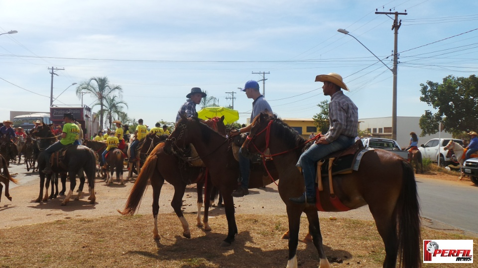 Cavalgada da Associação Cultural Sertaneja atrai 22 comitivas para Três Lagoas