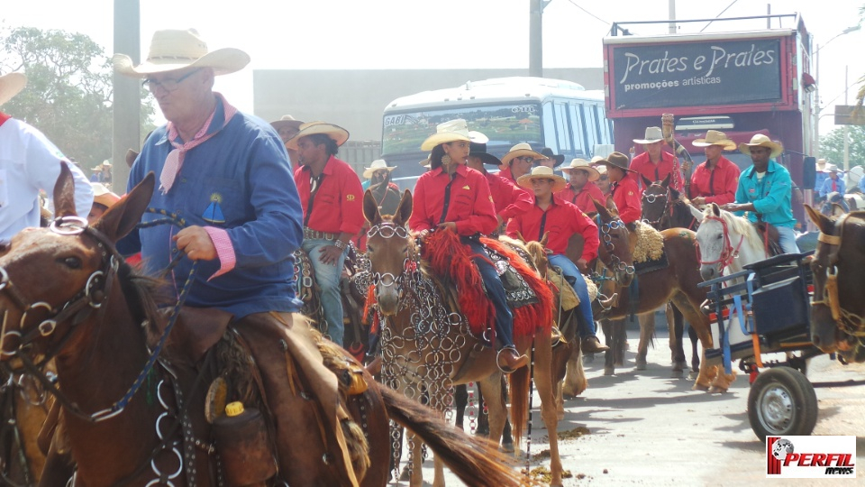 Cavalgada da Associação Cultural Sertaneja atrai 22 comitivas para Três Lagoas