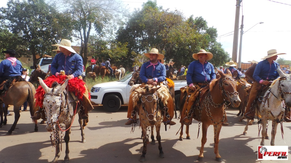 Cavalgada da Associação Cultural Sertaneja atrai 22 comitivas para Três Lagoas