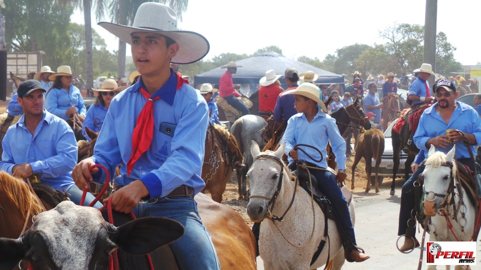 Cavalgada da Associação Cultural Sertaneja atrai 22 comitivas para Três Lagoas