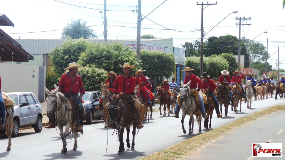 Cavalgada da Associação Cultural Sertaneja atrai 22 comitivas para Três Lagoas