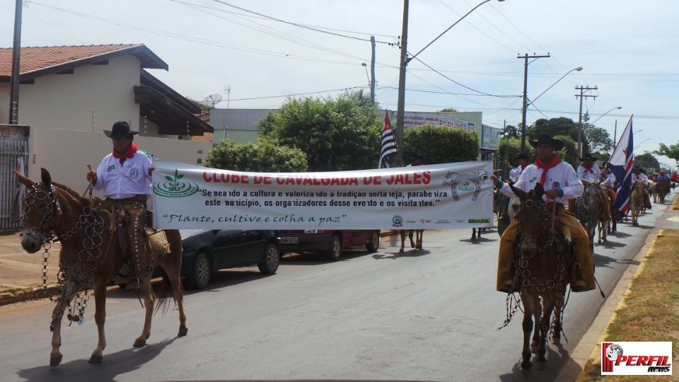 Cavalgada da Associação Cultural Sertaneja atrai 22 comitivas para Três Lagoas