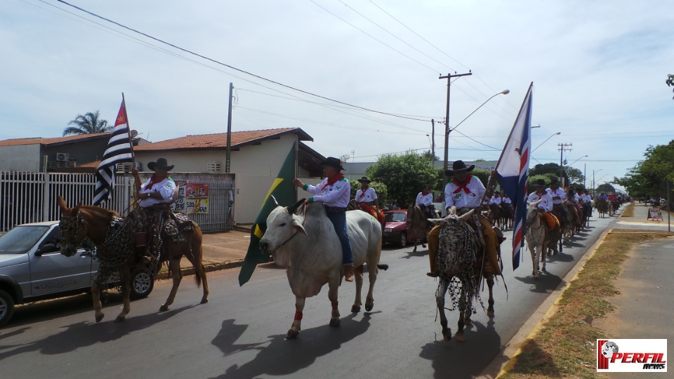 Cavalgada da Associação Cultural Sertaneja atrai 22 comitivas para Três Lagoas