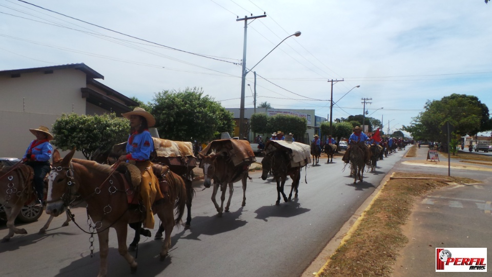 Cavalgada da Associação Cultural Sertaneja atrai 22 comitivas para Três Lagoas