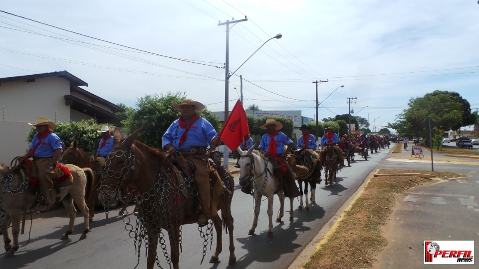 Cavalgada da Associação Cultural Sertaneja atrai 22 comitivas para Três Lagoas