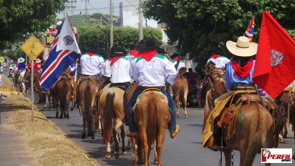 Cavalgada da Associação Cultural Sertaneja atrai 22 comitivas para Três Lagoas