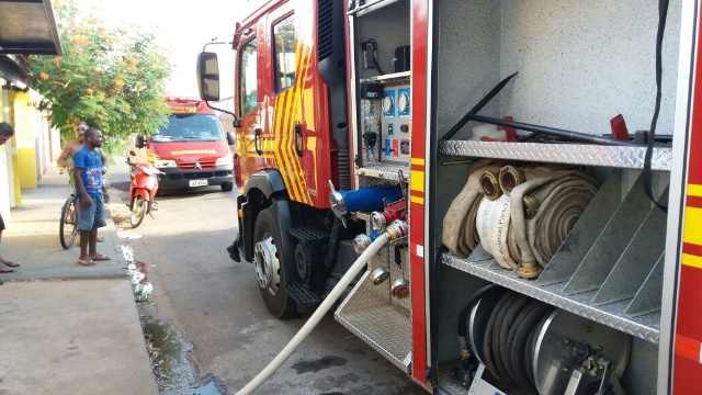 Ao tentar matar formigas, morador de Três Lagoas põe fogo na própria casa