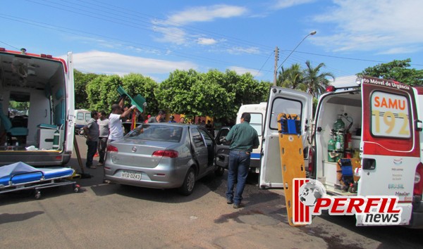 Ambulância da prefeitura de Três Lagoas invade preferencial e provoca acidente