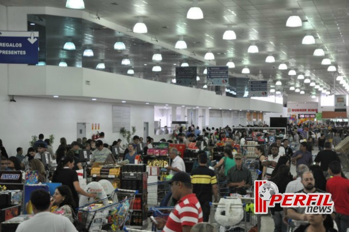 Promoção do Shopping China atrai milhares de turistas à fronteira