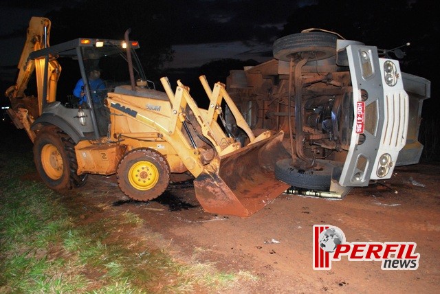 Um morto e três feridos dentro de blindado que capotou em Aral Moreira