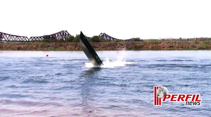 Vídeo:Piloteiros encantam público no 10º Arrancadão de Barcos de Jupiá