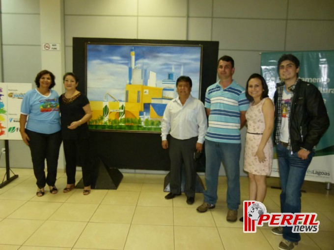 Exposição em placa de celulose retrata progresso industrial de Três Lagoas