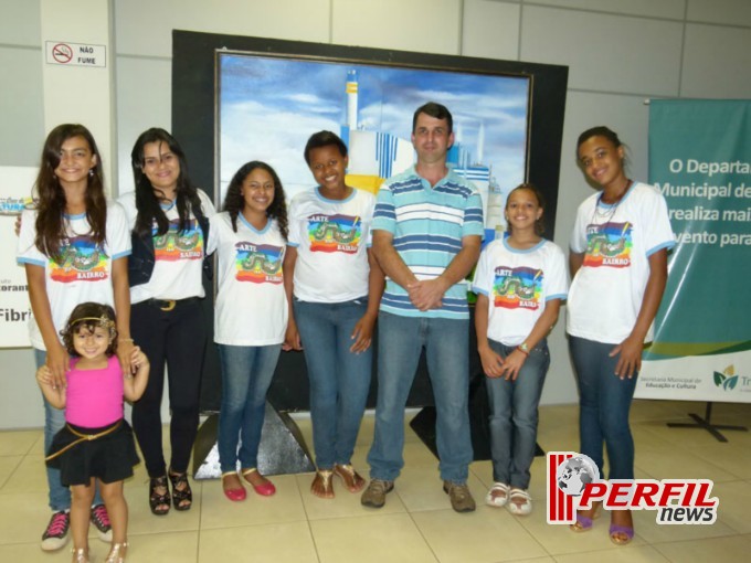 Exposição em placa de celulose retrata progresso industrial de Três Lagoas