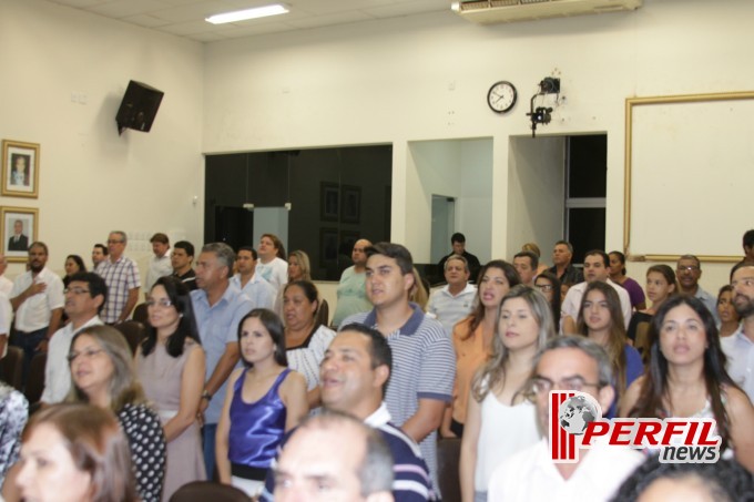 Vereador Tonhão presta homenagens na Câmara Municipal