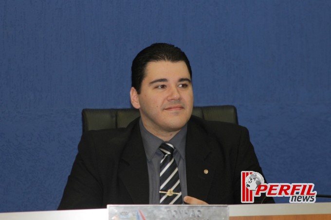 Vereador Tonhão presta homenagens na Câmara Municipal