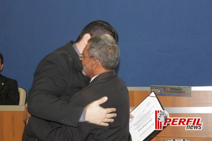 Vereador Tonhão presta homenagens na Câmara Municipal
