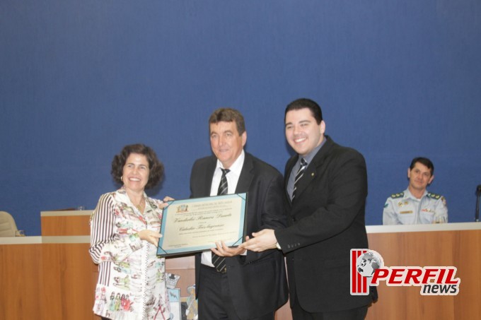 Vereador Tonhão presta homenagens na Câmara Municipal