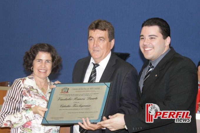 Vereador Tonhão presta homenagens na Câmara Municipal